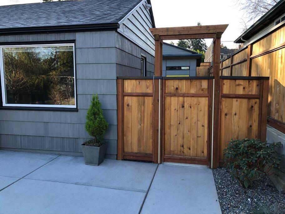 Cozy Crown Hill Carkeek Cottage W/3 Beds, Full Kitchen & Backyard In North Seattle Eksteriør billede